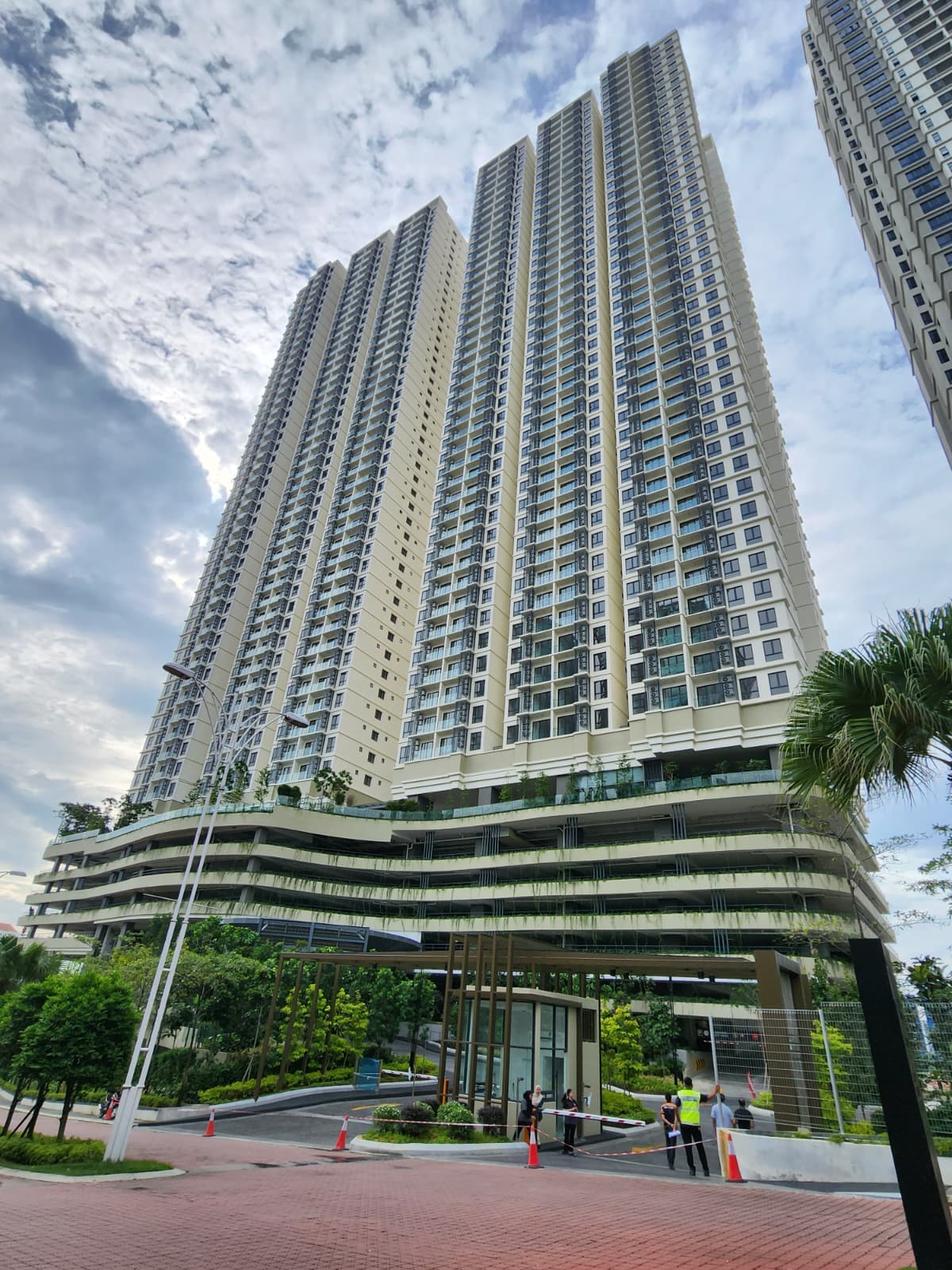 Laurel Residence — view 2