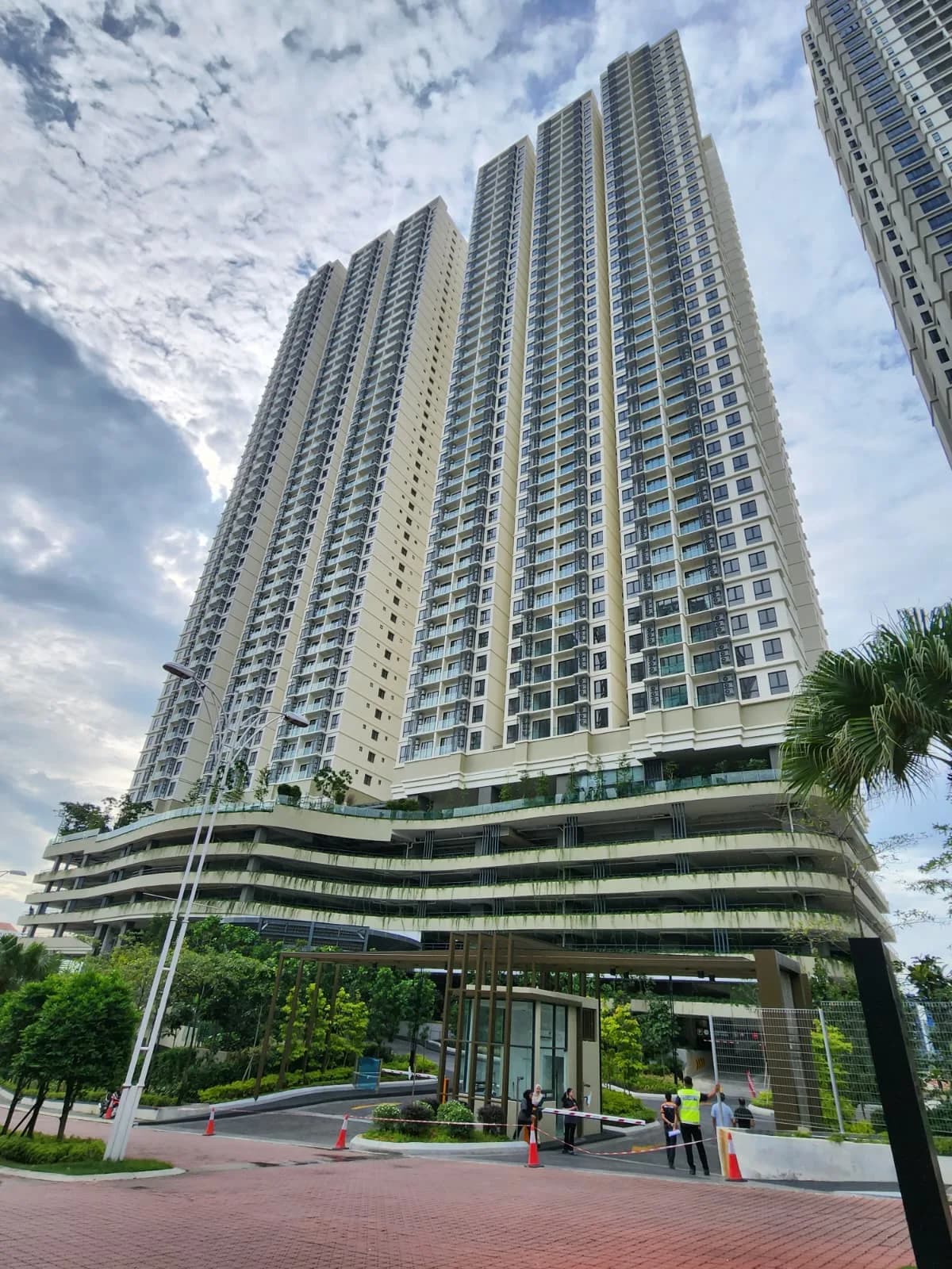 Laurel Residence — view 2